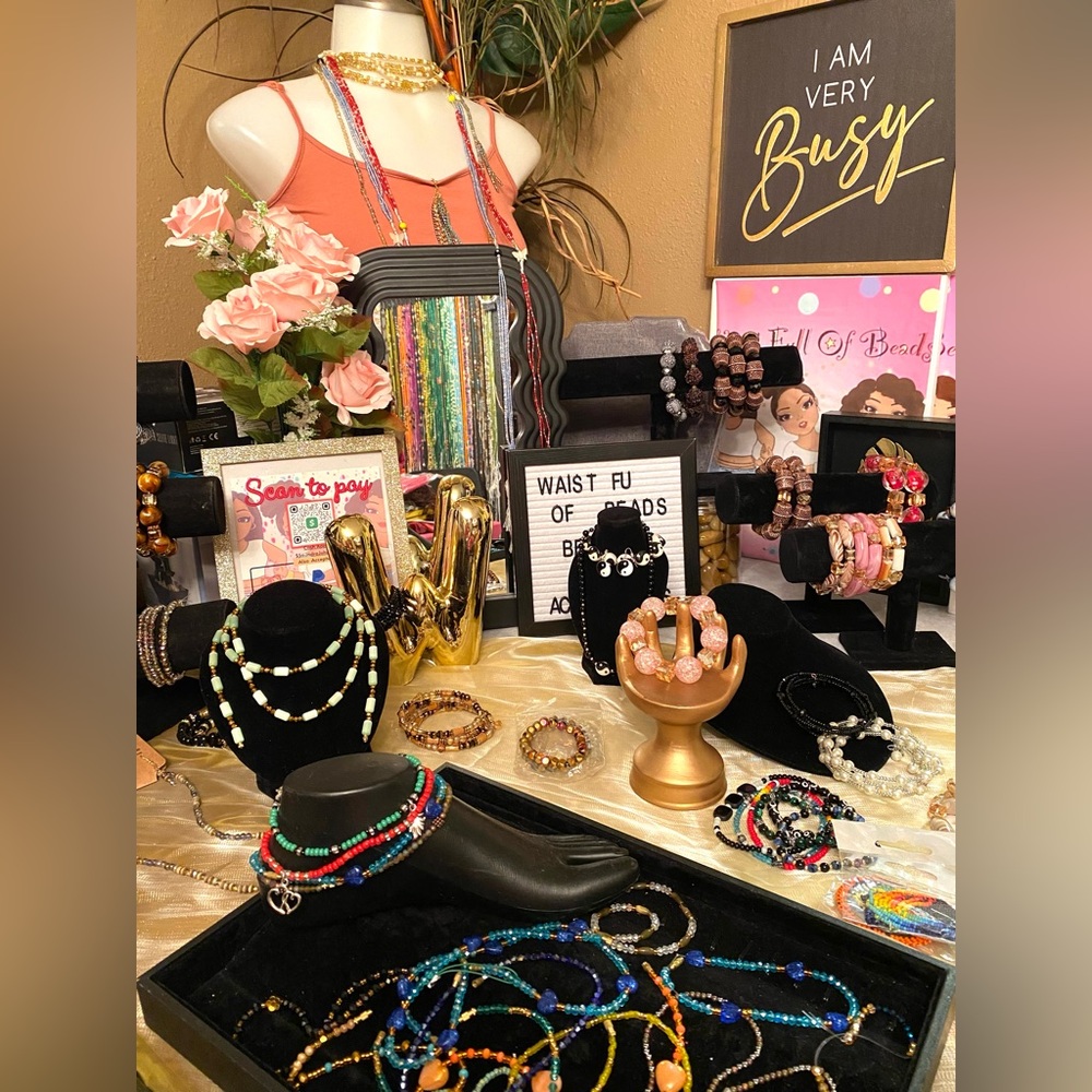 I’M LIVE‼️Want to know more about WAISTBEADS📿???💞THIS LISTING & COME ON IN 🥳🎉💃🏽💞